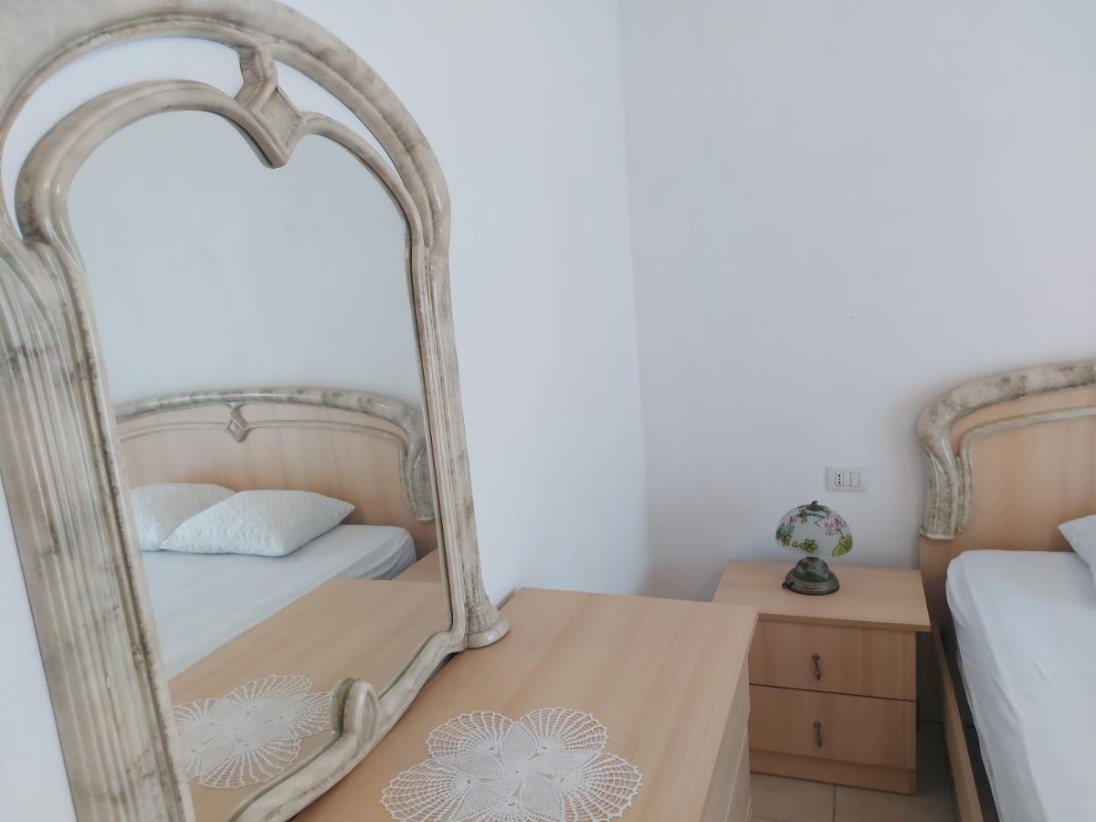 Nm - Classic Apartment Durrës Esterno foto