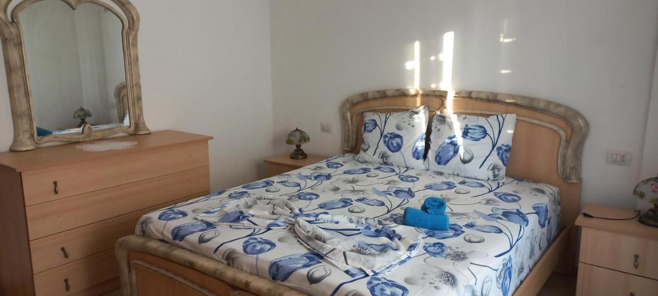 Nm - Classic Apartment Durrës Esterno foto