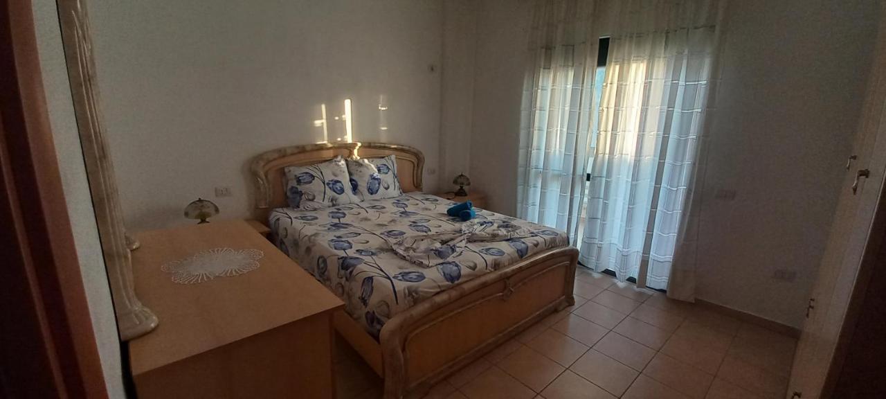 Nm - Classic Apartment Durrës Esterno foto