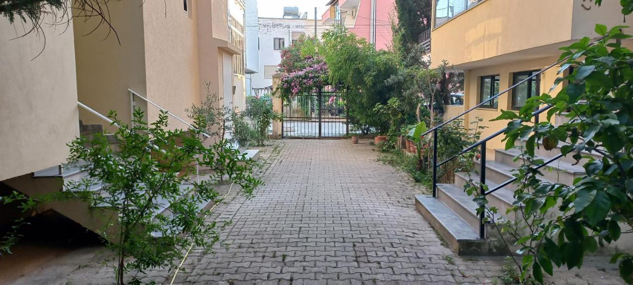 Nm - Classic Apartment Durrës Esterno foto