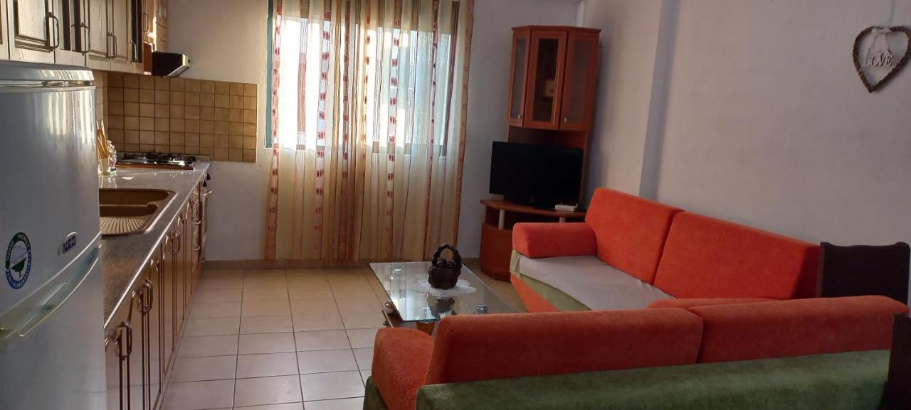 Nm - Classic Apartment Durrës Esterno foto